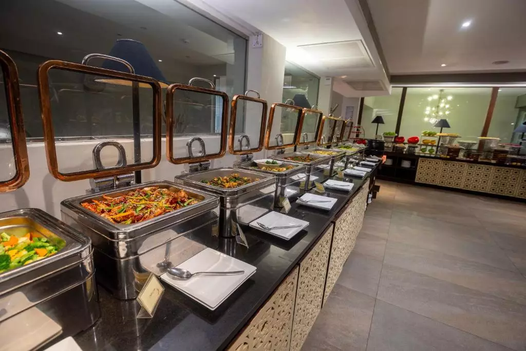 رستوران هتل ارزلز ریف برووالا